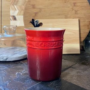 Le Creuset red utensils holder